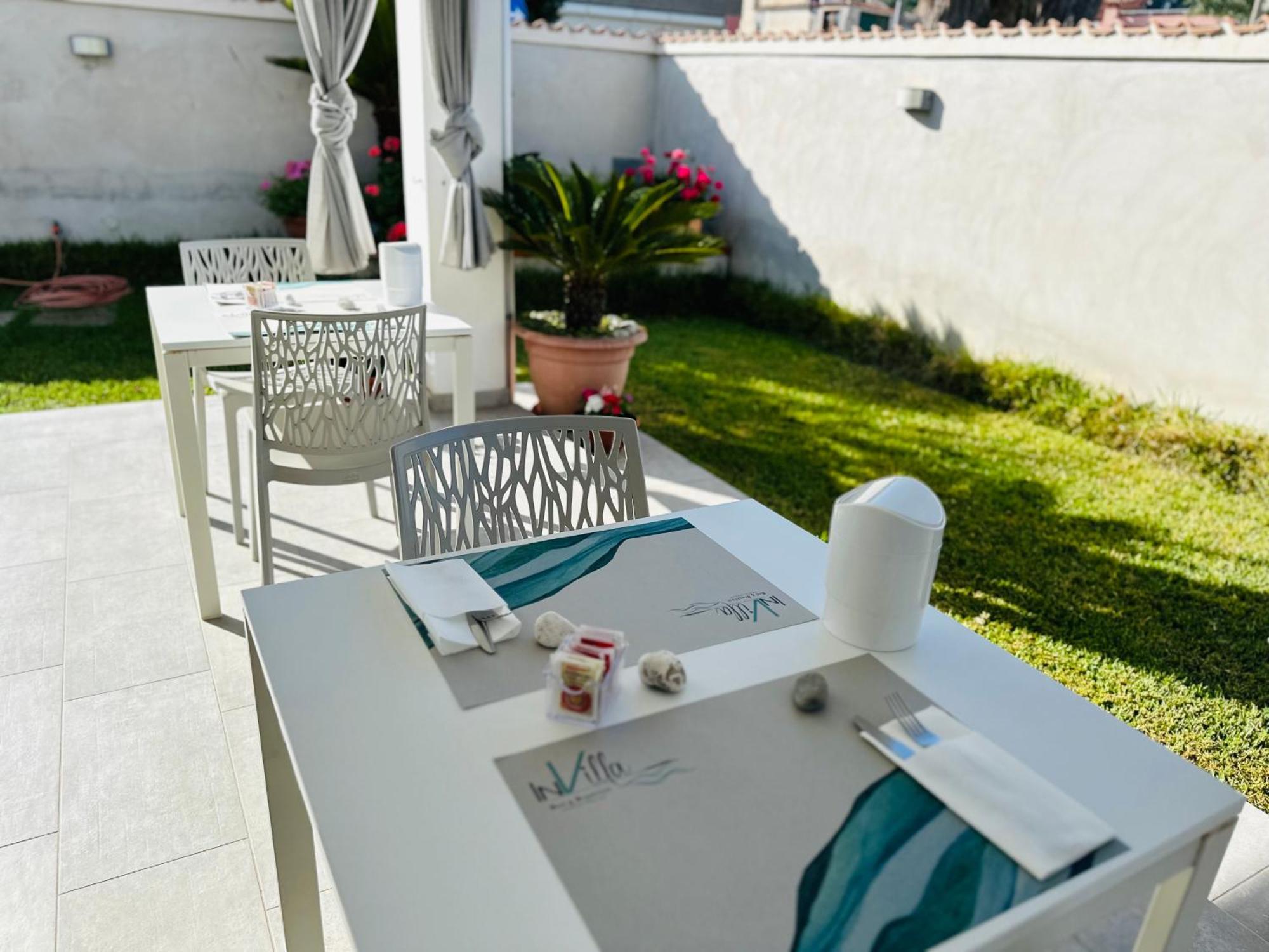 Invilla Bed&Breakfast - Quality Rooms Santa Maria di Castellabate Exteriör bild
