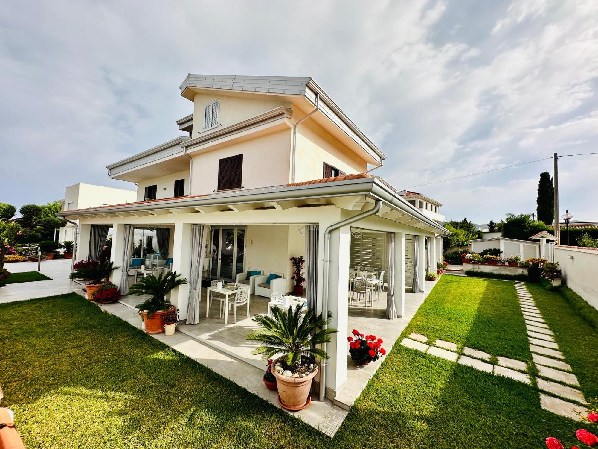 Invilla Bed&Breakfast - Quality Rooms Santa Maria di Castellabate Exteriör bild